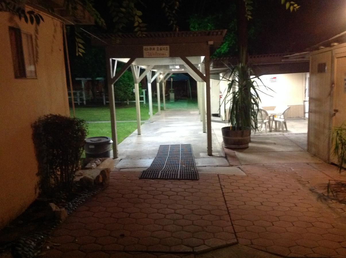 Elsinore Hotsprings Motel 埃尔西诺湖 外观 照片