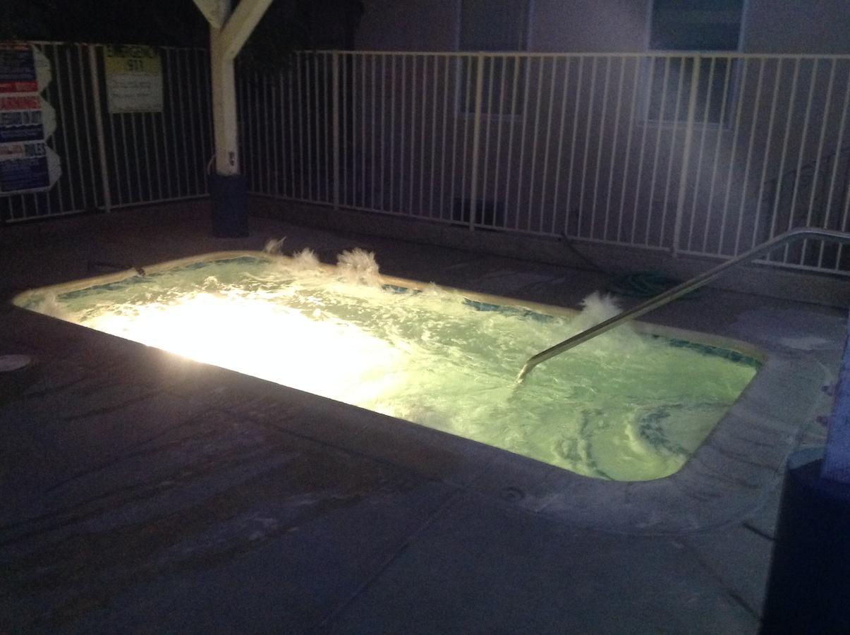 Elsinore Hotsprings Motel 埃尔西诺湖 外观 照片